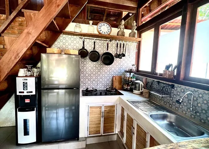 Stylish Lumbung In The Heart Of Villa Uluwatu