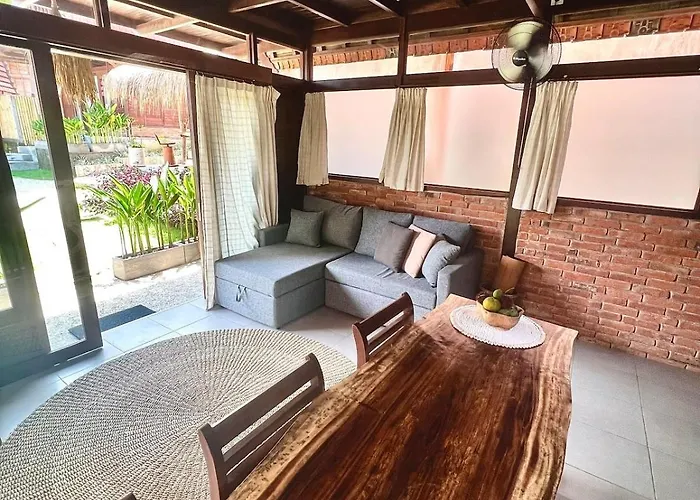 Stylish Lumbung In The Heart Of Villa Uluwatu