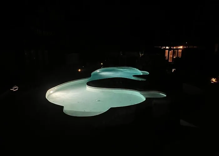 Villa Stylish Lumbung In The Heart Of